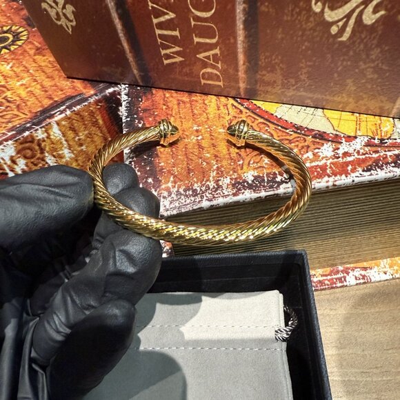 D̲a̲v̲i̲d̲ ̲Y̲u̲r̲m̲a̲n̲ 5mm Diamond Dome Cable Cuff Bracelet 18K Gold - Picture 4 of 7